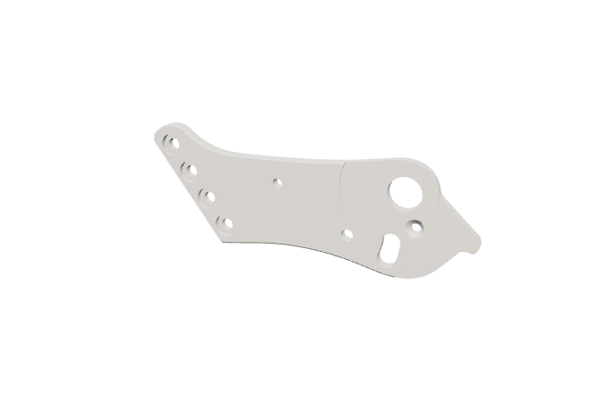 CAD náhled plochého držáku se zapuštěnými upevňovacími otvory, kruhovým výřezem a tvarovaným obrysem.